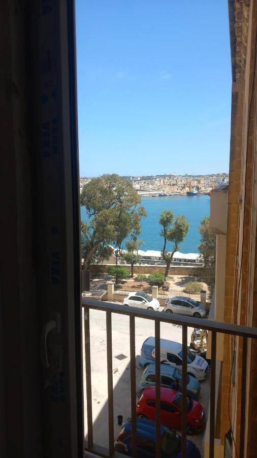 הוילה איל-פוריאנה Door Nine -Townhouse With Harbour Views מראה חיצוני תמונה