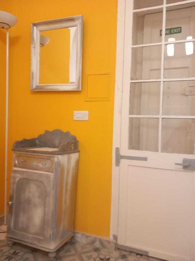 הוילה איל-פוריאנה Door Nine -Townhouse With Harbour Views מראה חיצוני תמונה