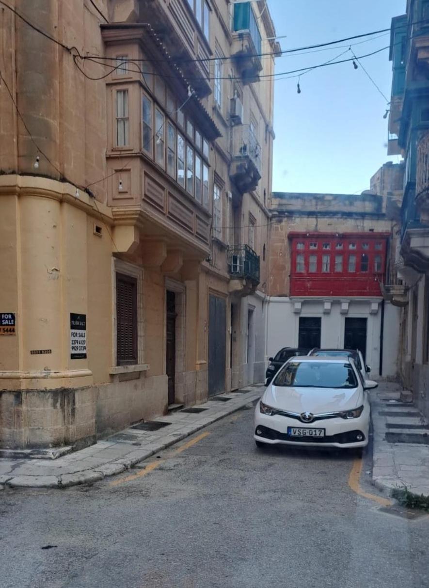 הוילה איל-פוריאנה Door Nine -Townhouse With Harbour Views מראה חיצוני תמונה